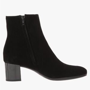 La Canadienne Montreal Size 9. Suede ankle boots
